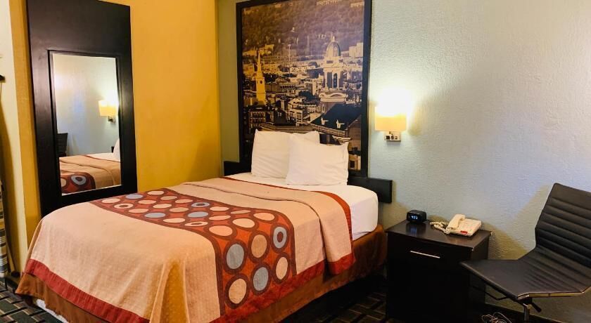 Desk, laptop workspace, iron/ironing board, free WiFi