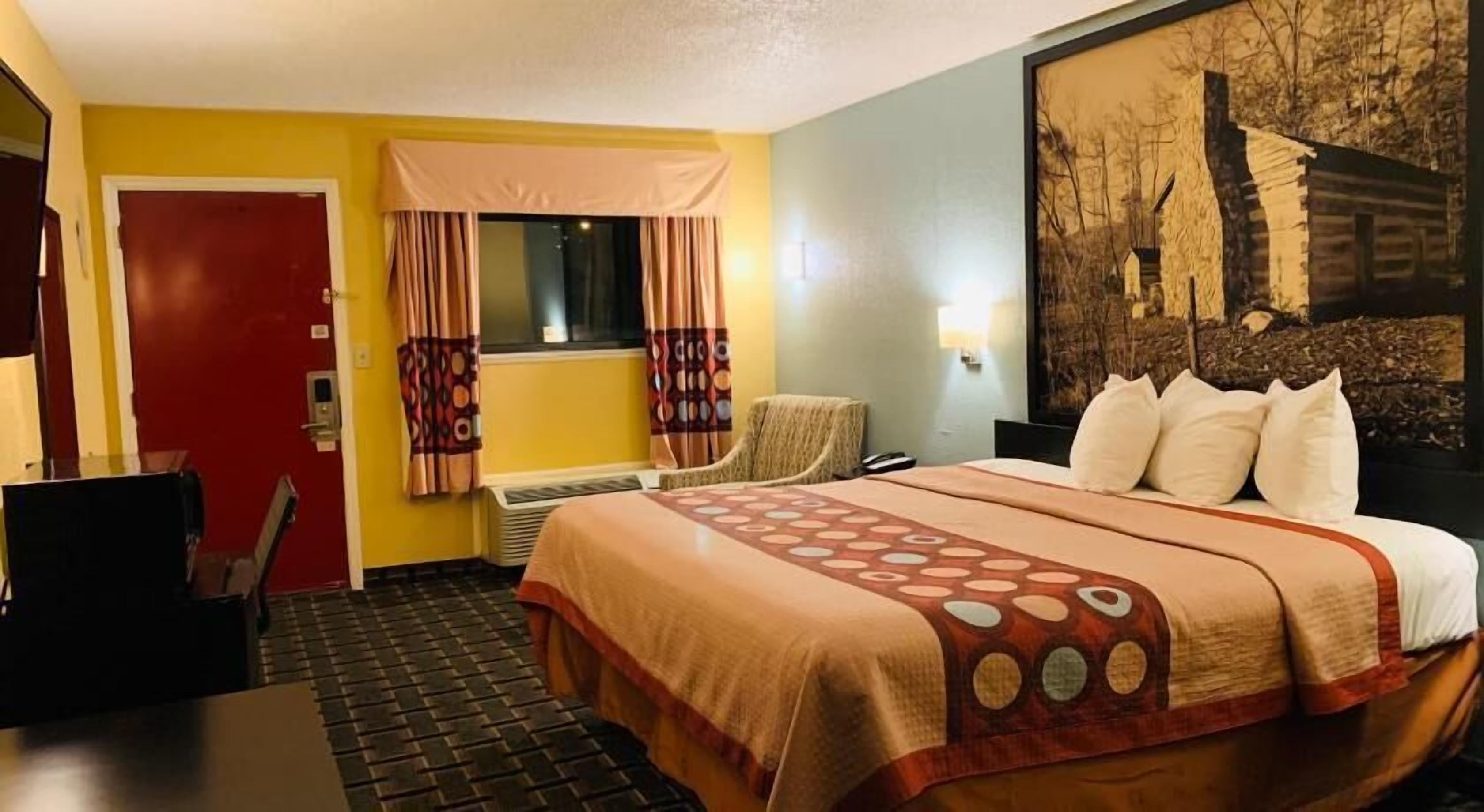 Desk, laptop workspace, iron/ironing board, free WiFi