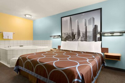 Super 8 by Wyndham Findlay