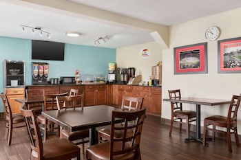 Super 8 by Wyndham Findlay