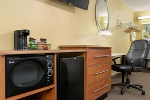 1 bedroom, desk, blackout curtains, free WiFi