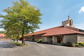 Exterior - Super 8 by Wyndham Findlay (Findlay)