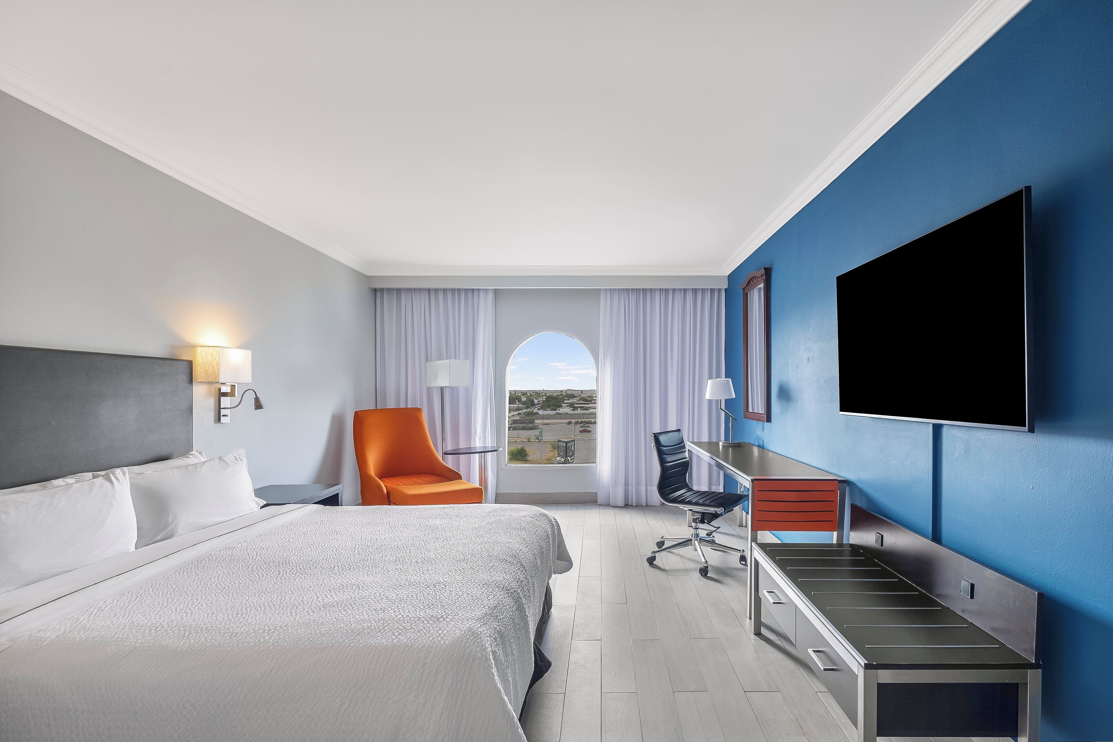 Standard Room | In-room safe, desk, blackout curtains, soundproofing