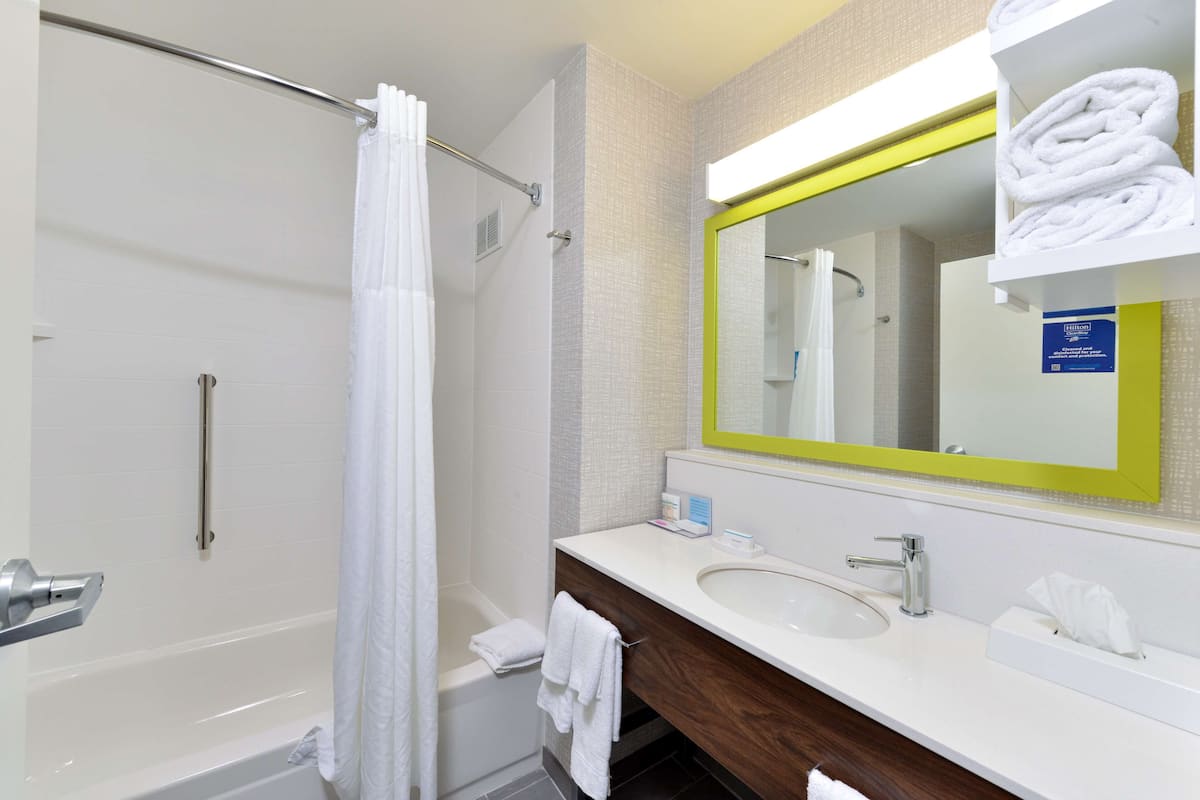 room, 2 queen beds, non smoking | bathroom | free toiletries, hair dryer, towels