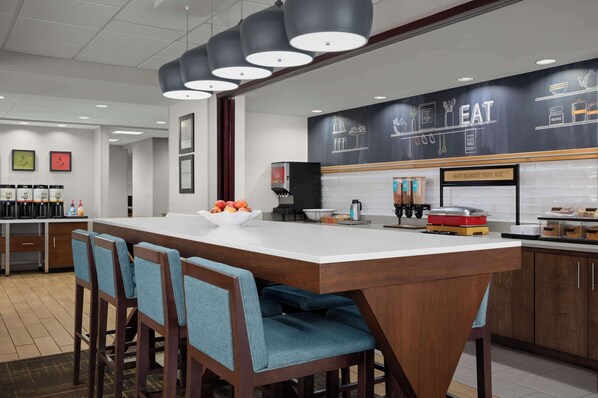 Free daily buffet breakfast - Hampton Inn Panama City Beach (Panama City Beach)