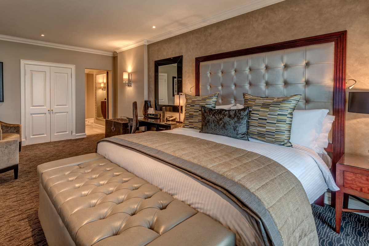Junior Suite, 1 King Bed | 1 bedroom, Egyptian cotton sheets, premium bedding, pillowtop beds