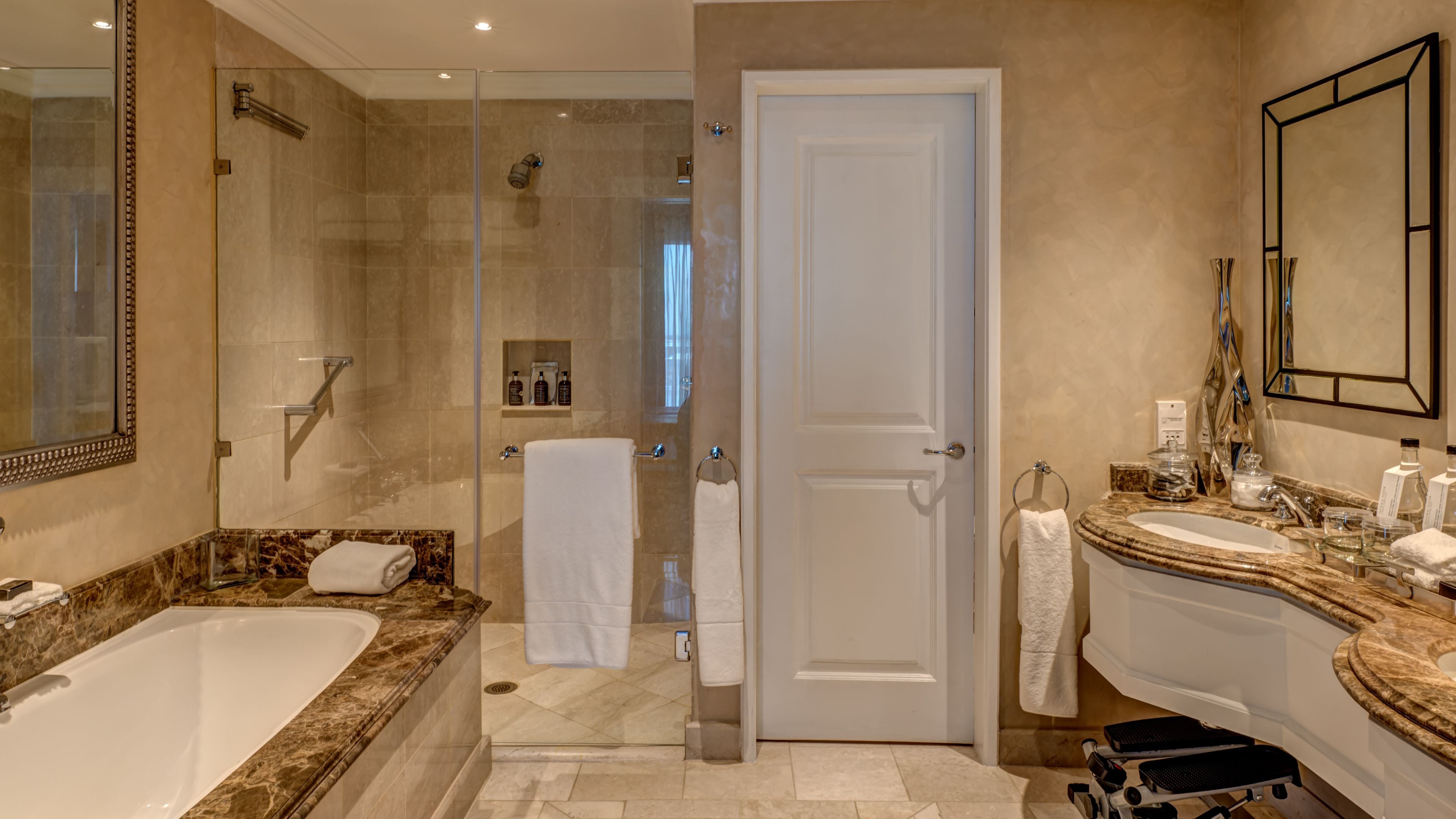 presidential suite, 1 single bed | room amenity