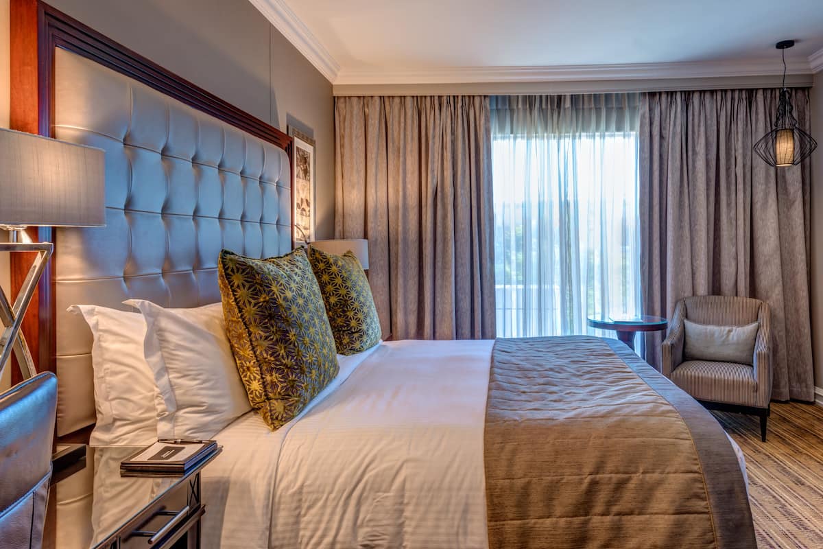 1 bedroom, Egyptian cotton sheets, premium bedding, pillowtop beds