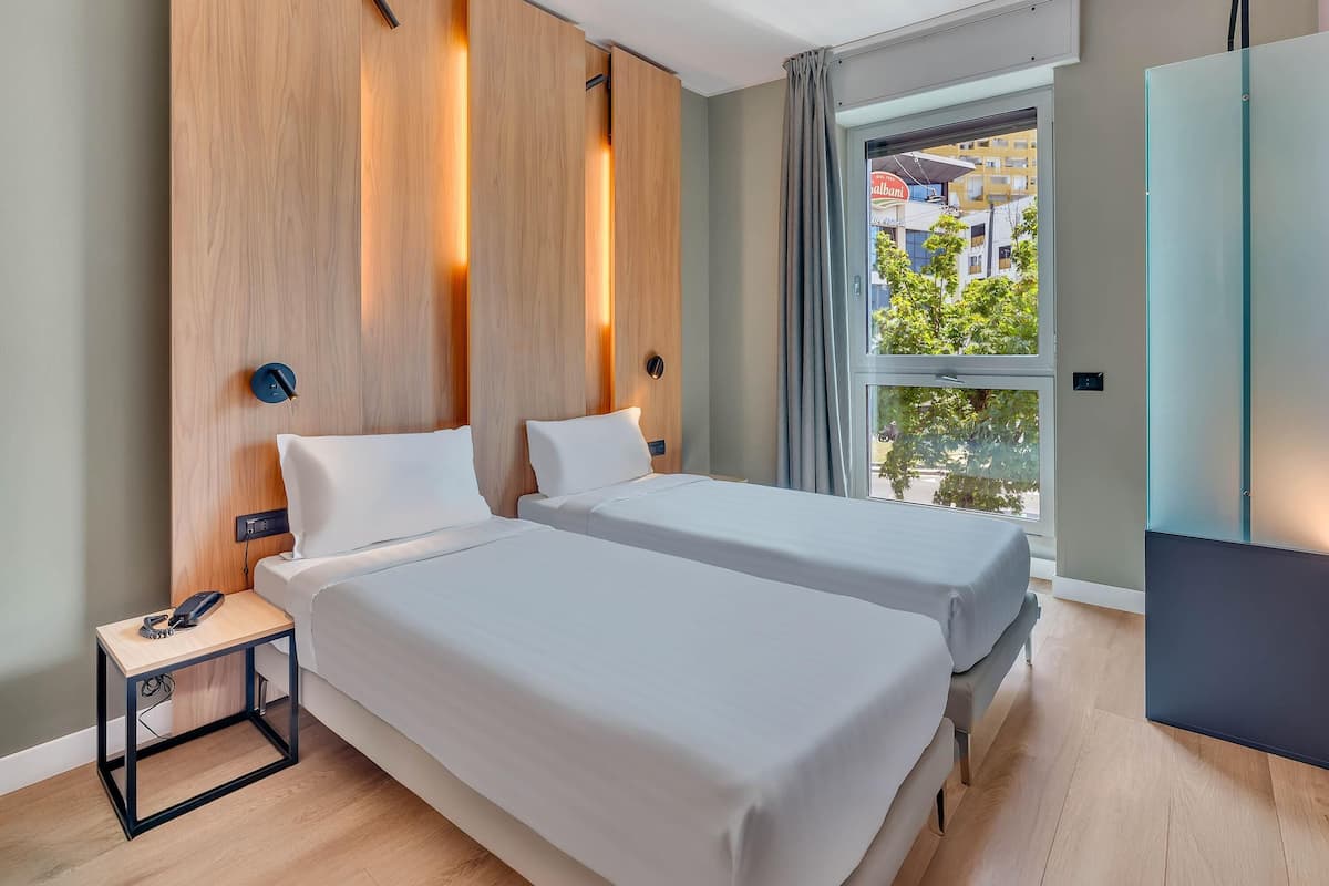 Standard-Zweibettzimmer | 1 Schlafzimmer, Daunenbettdecken, Minibar, Zimmersafe
