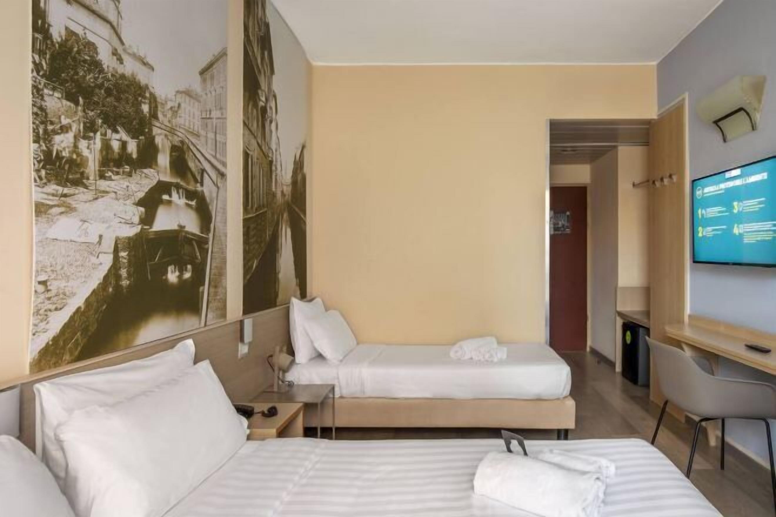 Edredón, minibar, caja de seguridad en la habitación y escritorio 