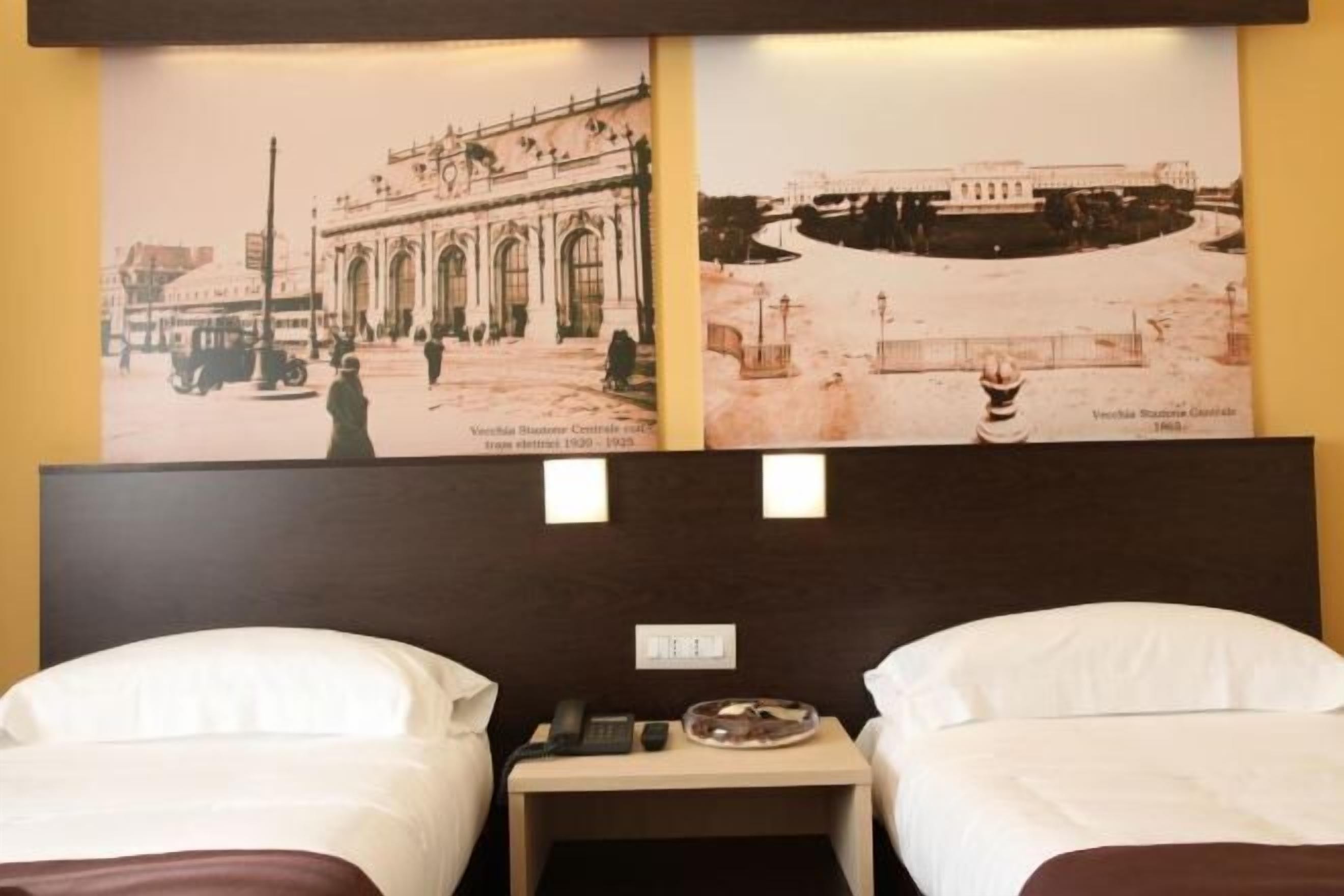 Edredón, minibar, caja de seguridad en la habitación y escritorio 