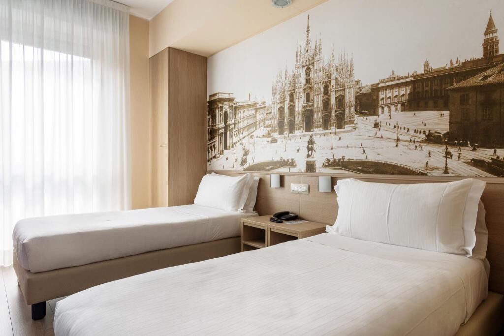 Donsdekens, een minibar, een kluis op de kamer, een bureau