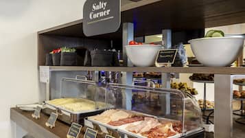 Colazione a buffet, servita tutte le mattine (12 EUR a persona)