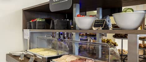 Petit déjeuner buffet (12 EUR par personne)