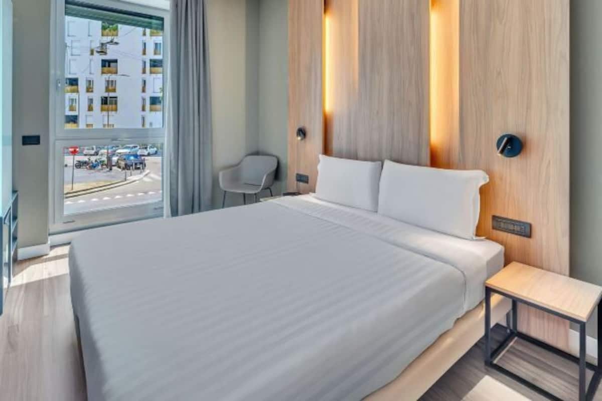 Dundyner, minibar, safe på rommet og skrivebord