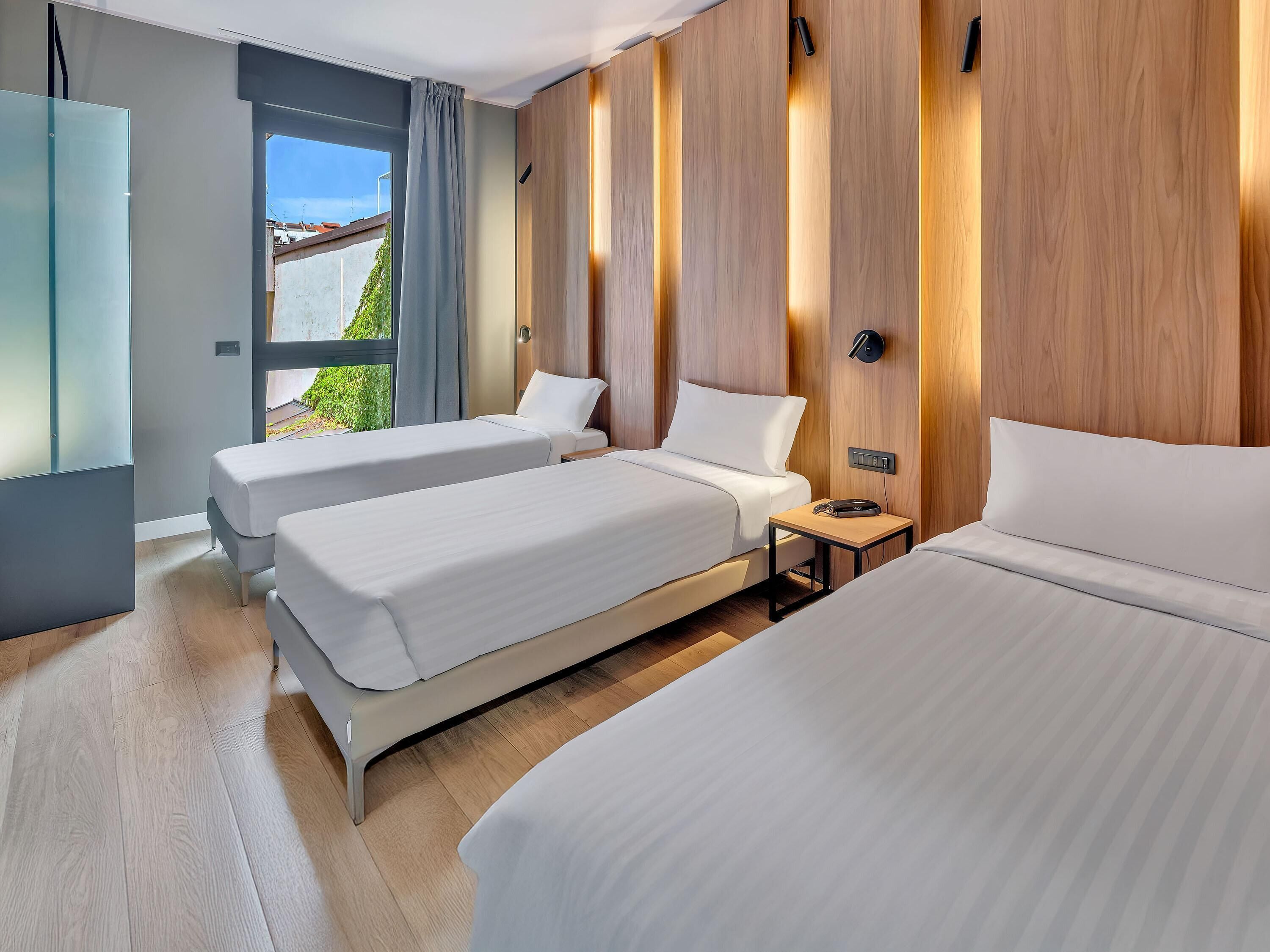 Triple Room, 3 Single Beds, Non Smoking | Down duvets, minibar, in-room safe, desk