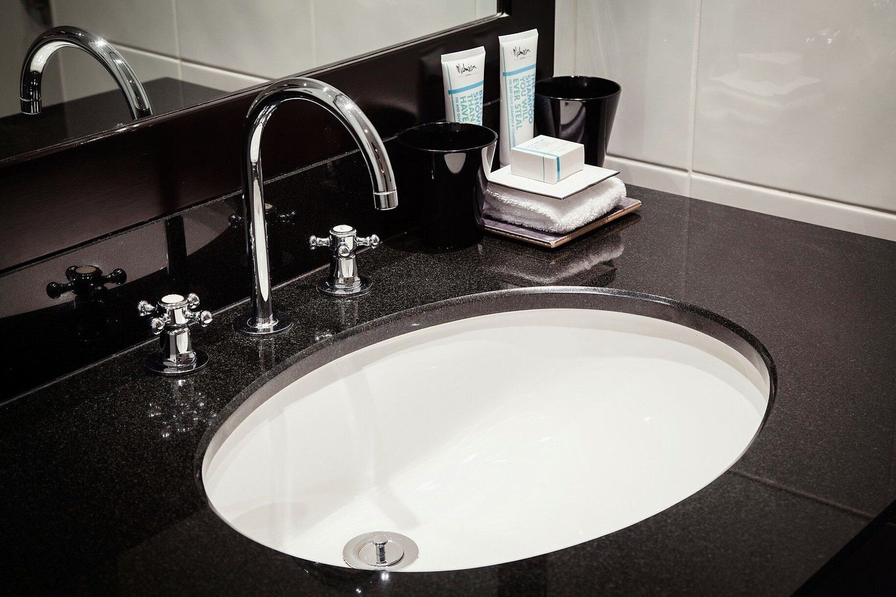 Habitación estándar con 2 camas individuales | Baño | Artículos de higiene personal gratuitos, secador de pelo y toallas