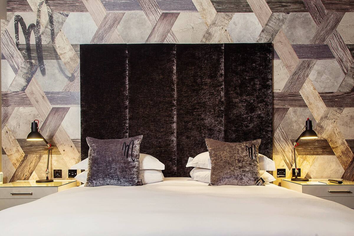 Standard Double Room | Blackout drapes, iron/ironing board, WiFi (free), alarm clocks
