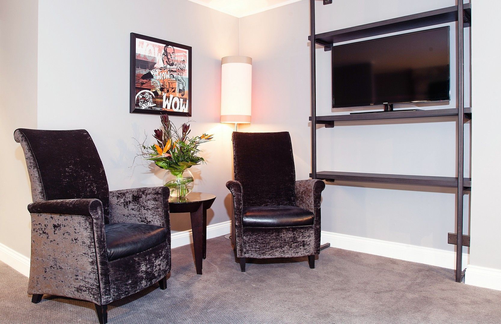 club deluxe double double | living area | flat-screen tv