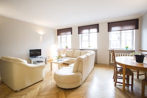 Apartment, 2 Schlafzimmer | Wohnbereich