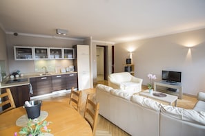 Apartment, 2 Schlafzimmer | Wohnbereich
