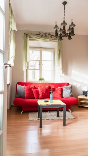 Economy Studio | Hypo-allergenic bedding, individually decorated, individually furnished - Old Town Apartments (Warsaw)