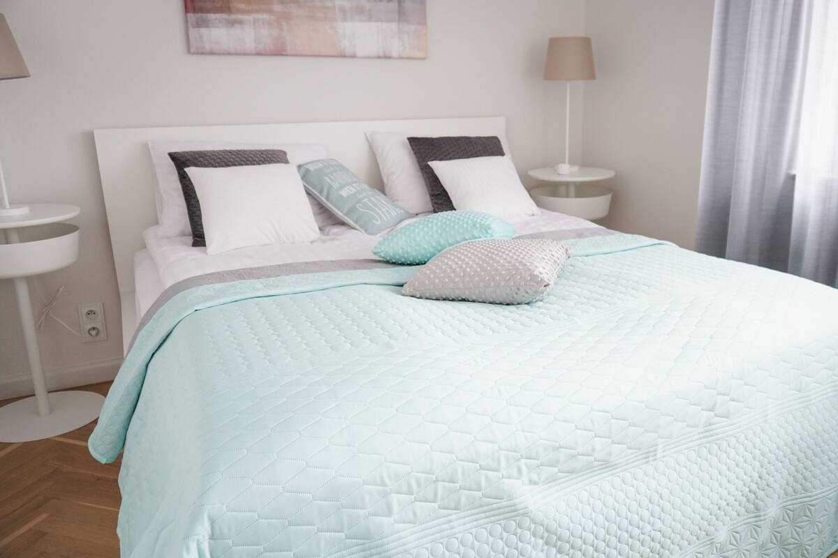 Studio | Hypo-allergenic bedding available, laptop workspace, iron/ironing board