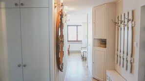 Studio | Living room | TV - Old Town Apartments (Warsaw)