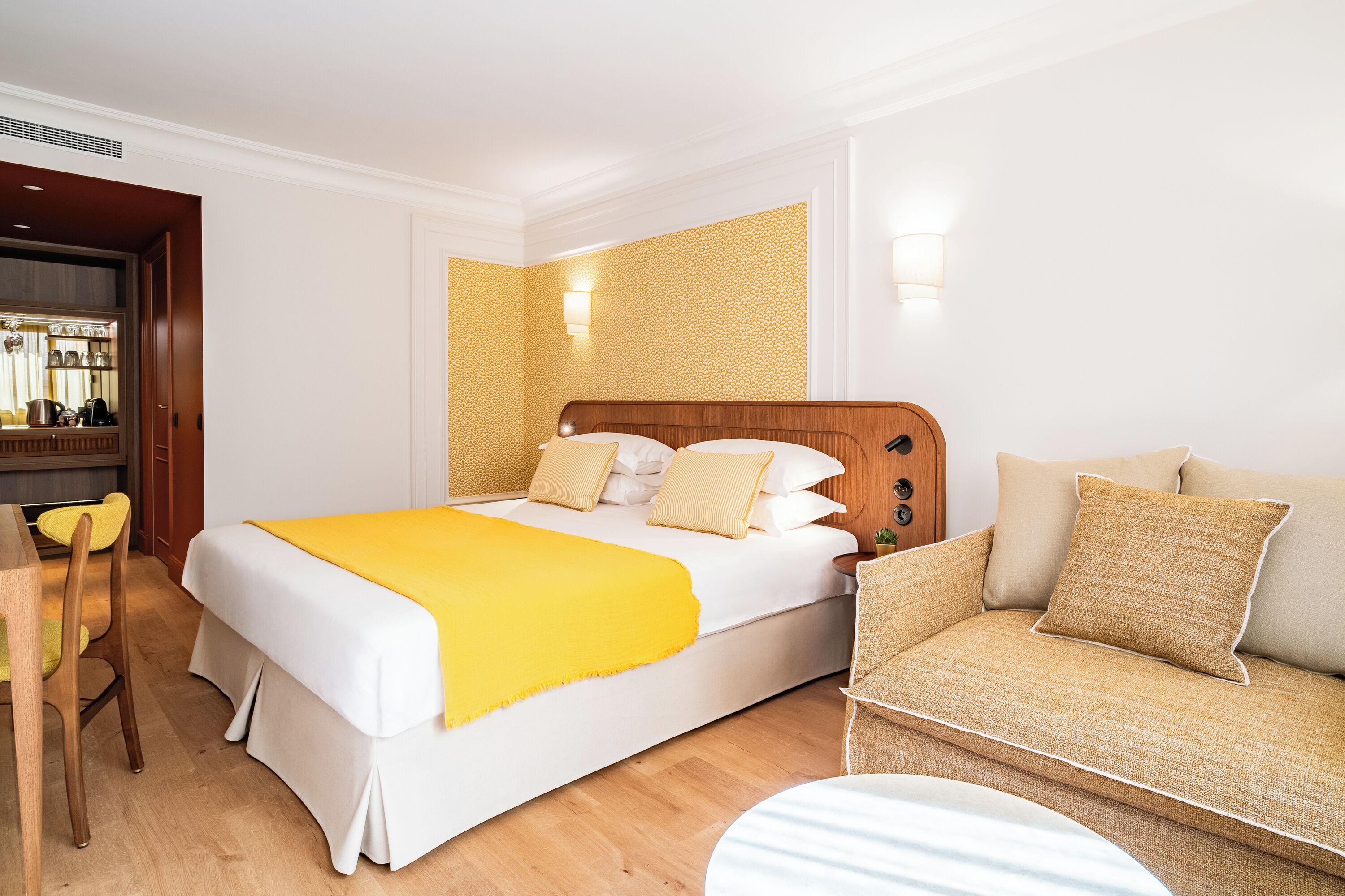 Family Quadruple Room | In-room safe, desk, blackout drapes, soundproofing