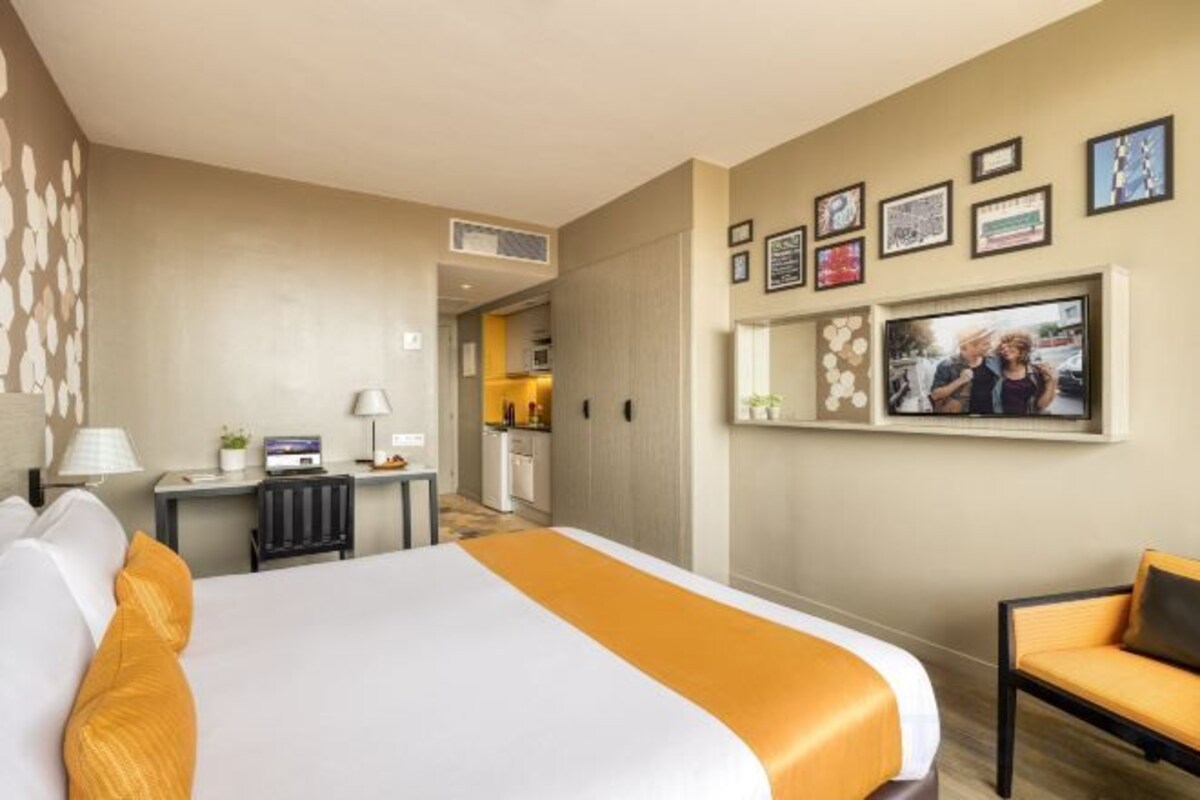In-room safe, desk, laptop workspace, soundproofing