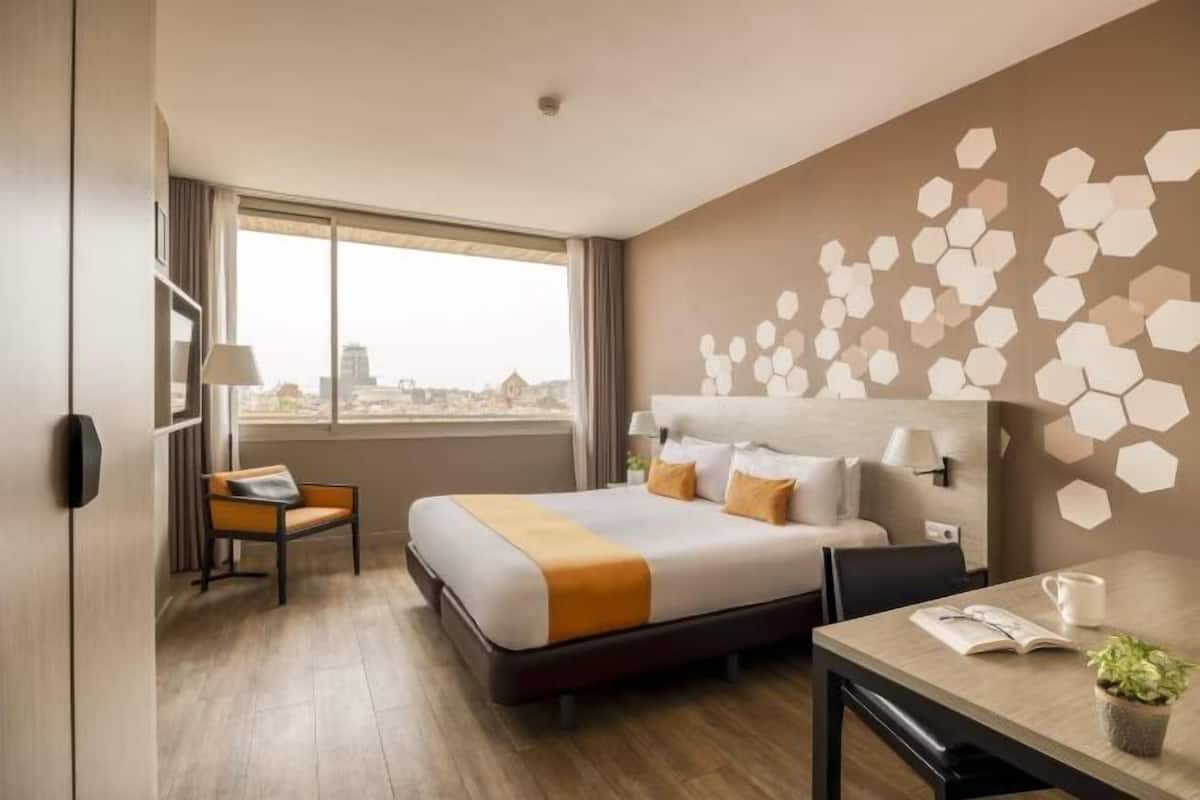 In-room safe, desk, laptop workspace, soundproofing