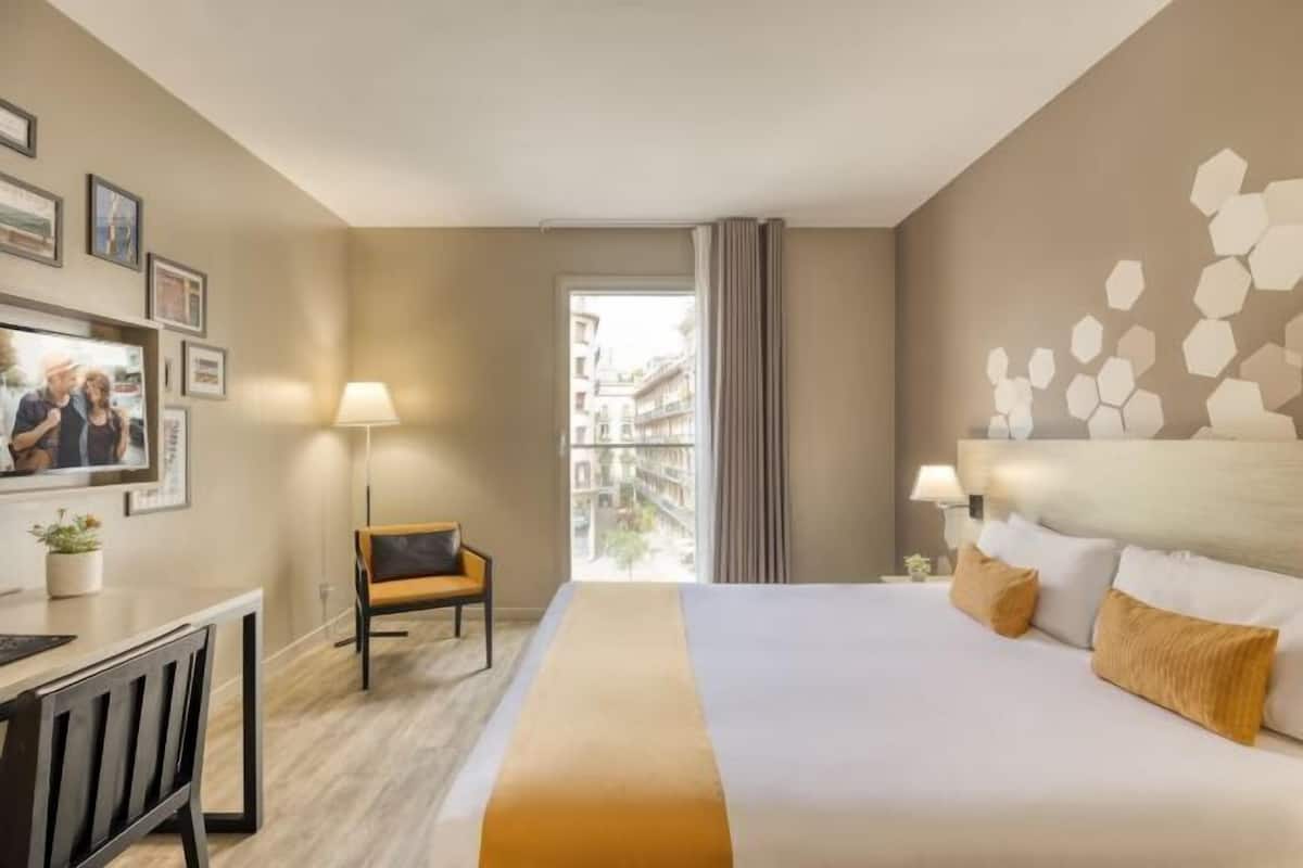 In-room safe, desk, laptop workspace, soundproofing