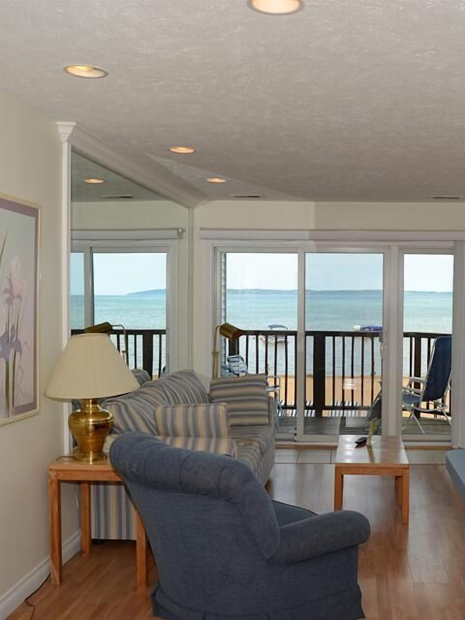 Deluxe Condo, 1 Bedroom, Bay View | Living room | Flat-screen TV