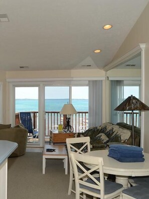 1 bedroom, individually decorated, iron/ironing board, free WiFi - Beach Condominium Hotel (Traverse City)