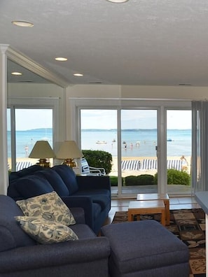 Deluxe Condo, 1 Bedroom, Bay View | Living room | Flat-screen TV