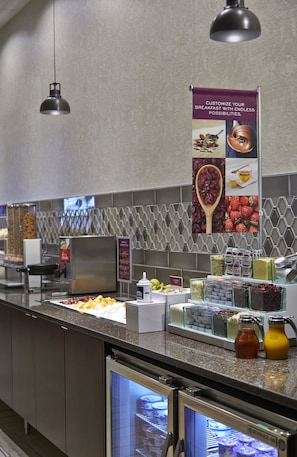 Free buffet breakfast - Residence Inn Milwaukee Downtown by Marriott (Milwaukee)