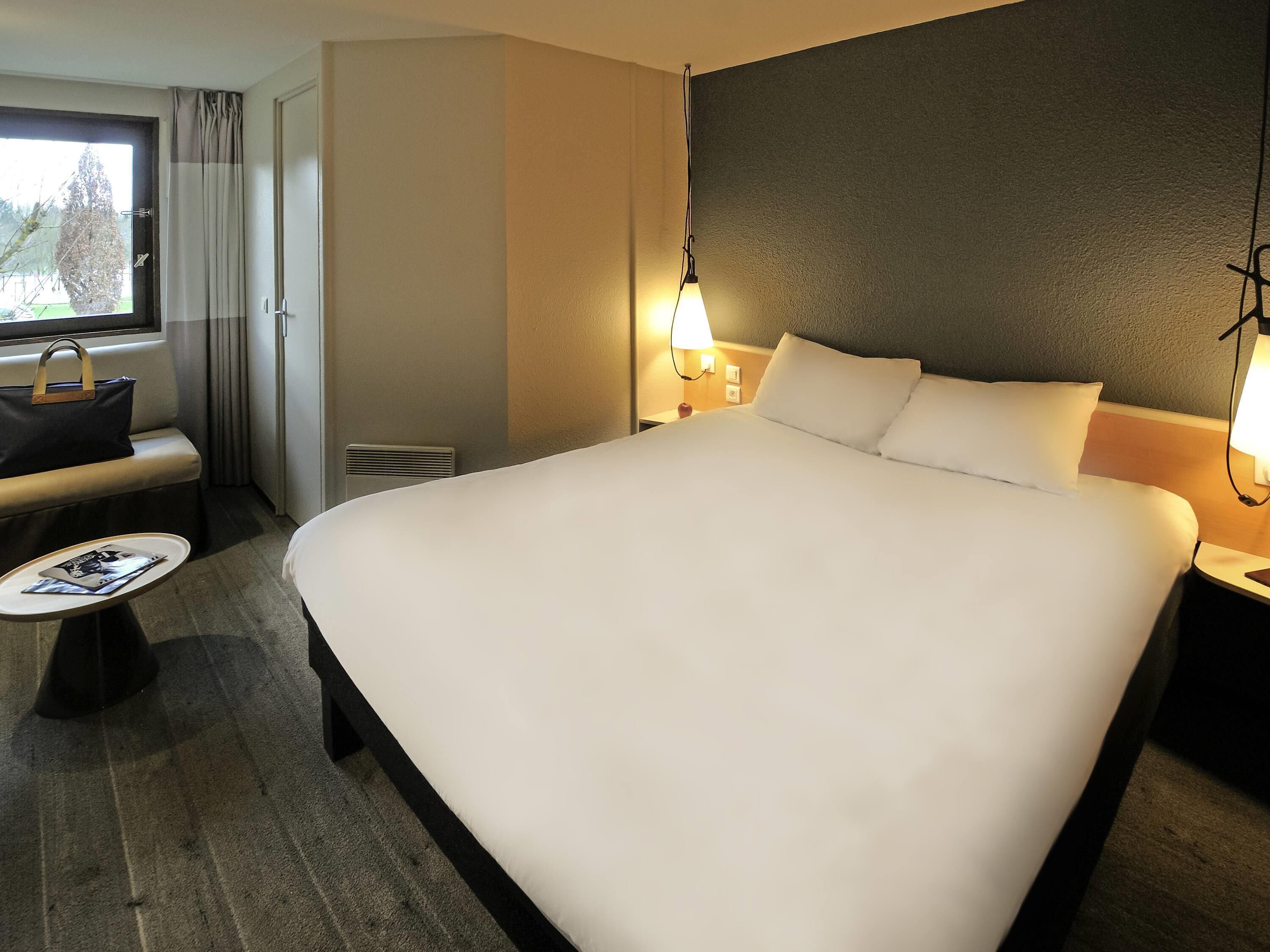 스탠다드룸, 더블침대 1개 | 고급 침구, 암막 커튼, 방음 설비, 다리미/다리미판