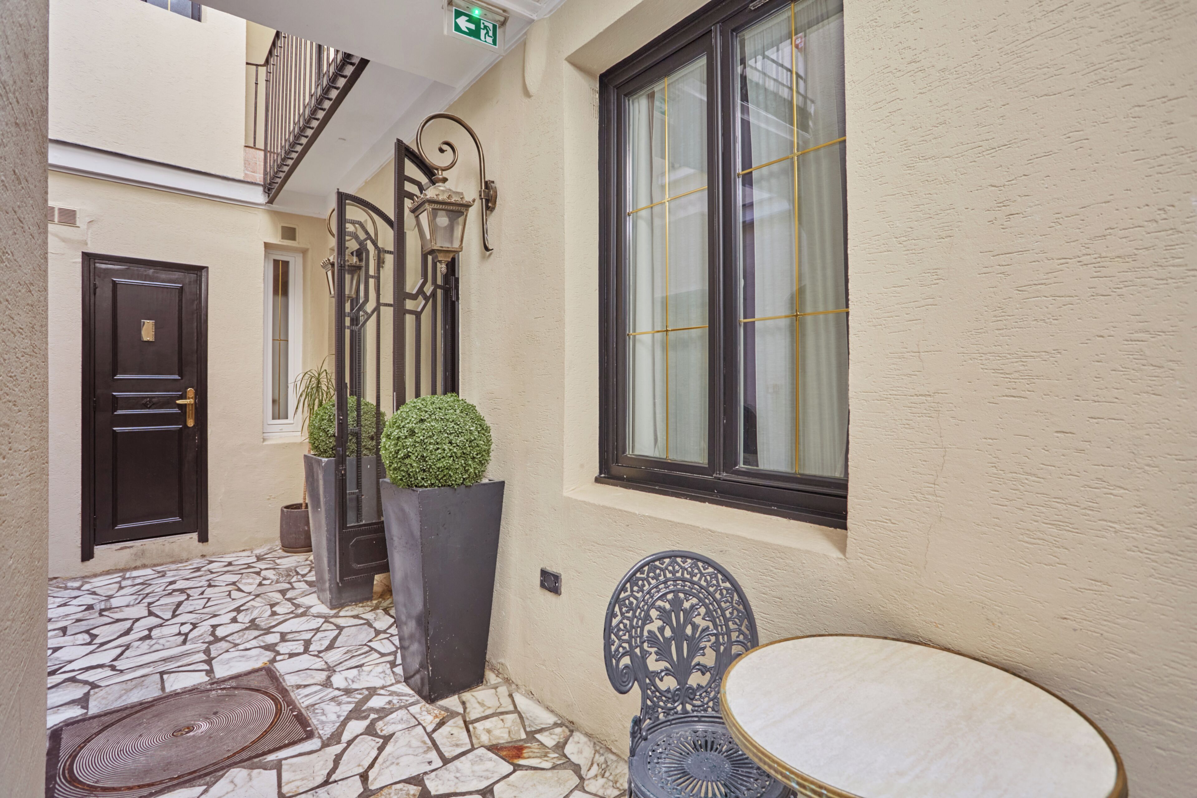 Bureau, Wi-Fi gratuit, draps fournis