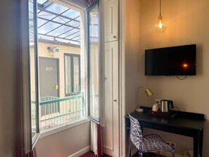 Desk, free WiFi, bed sheets - Eiffel Rive Gauche (Paris)