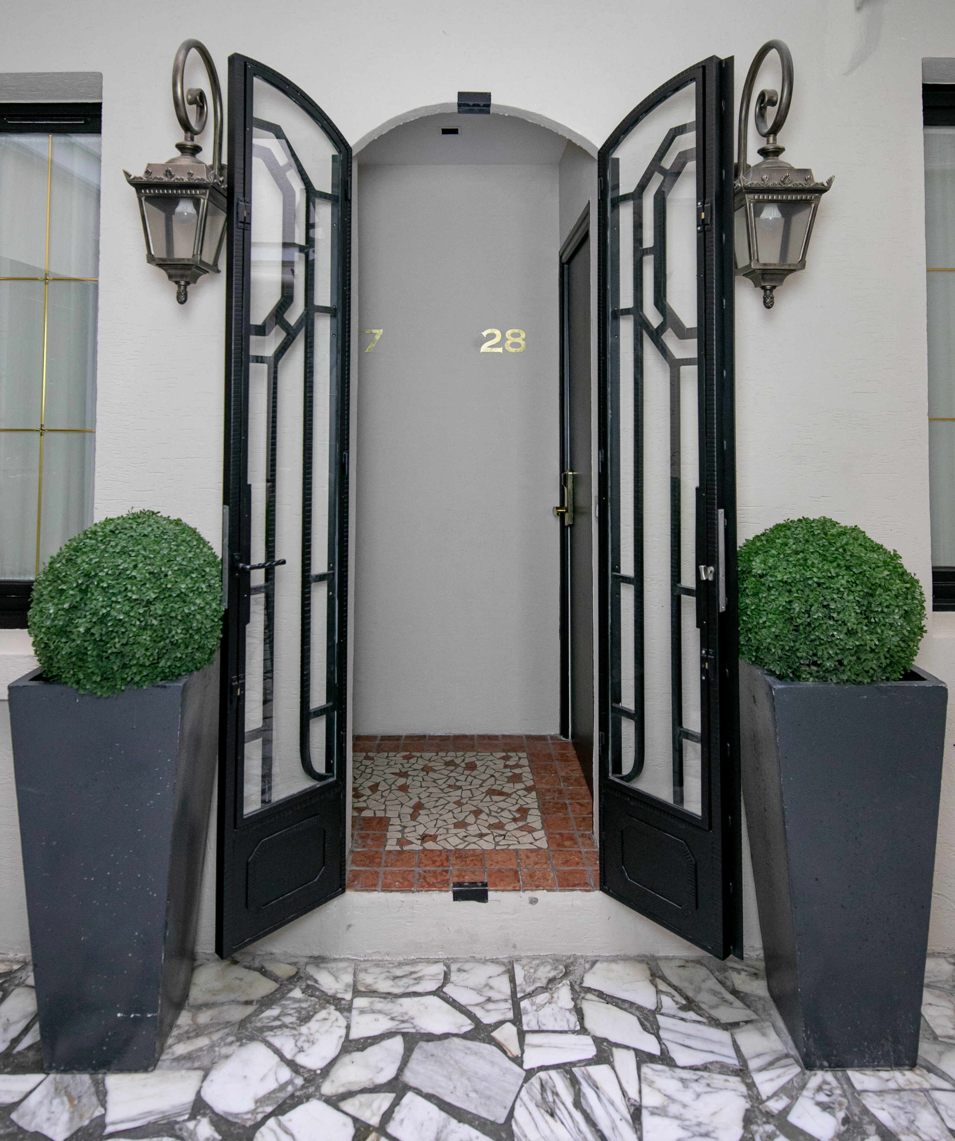 ฝ่ายต้อนรับ