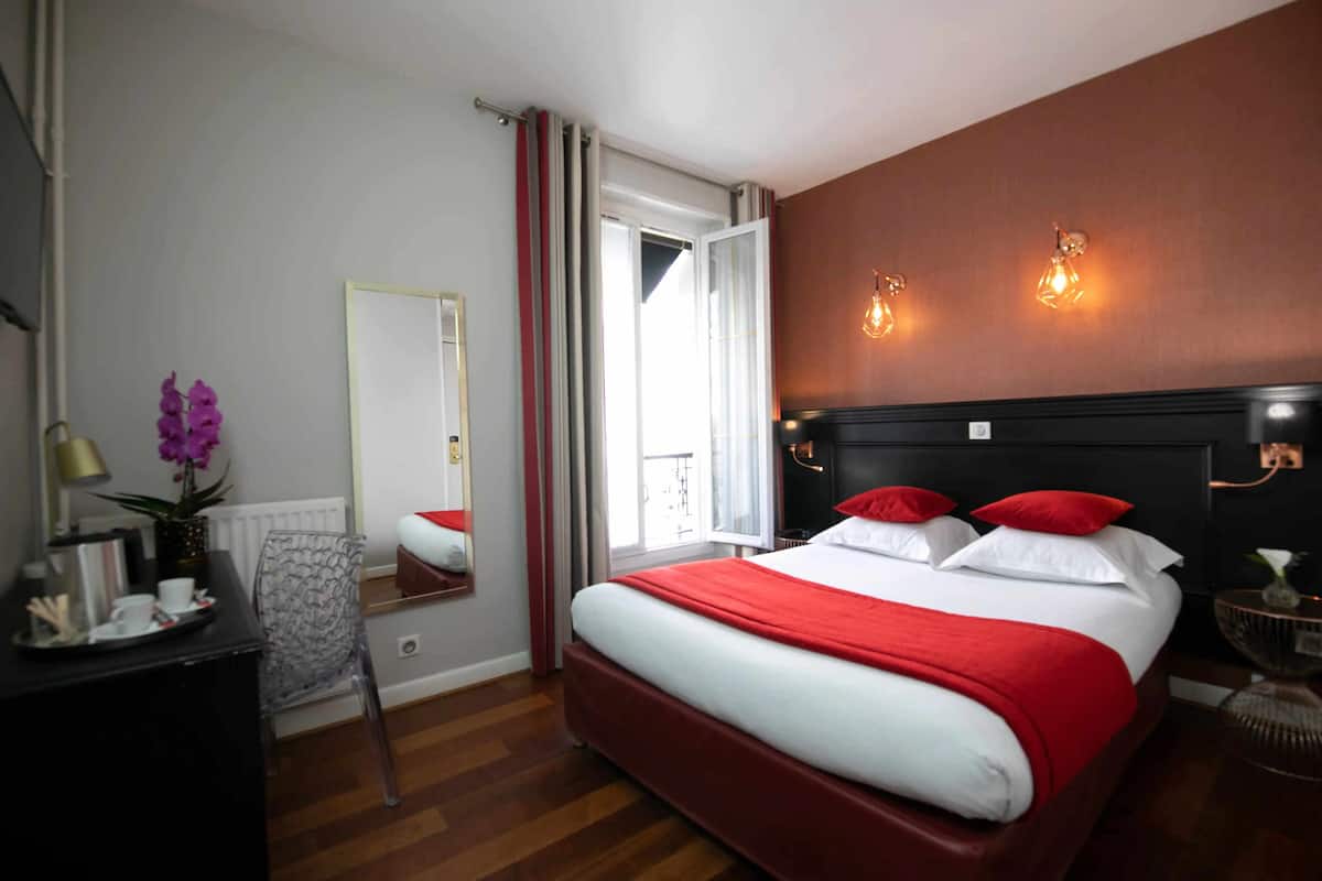 Classic Double Room | Desk, free WiFi, bed sheets