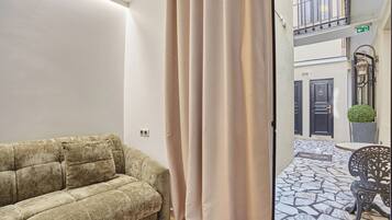 Family Room | Bathroom | Free toiletries, hair dryer, towels
