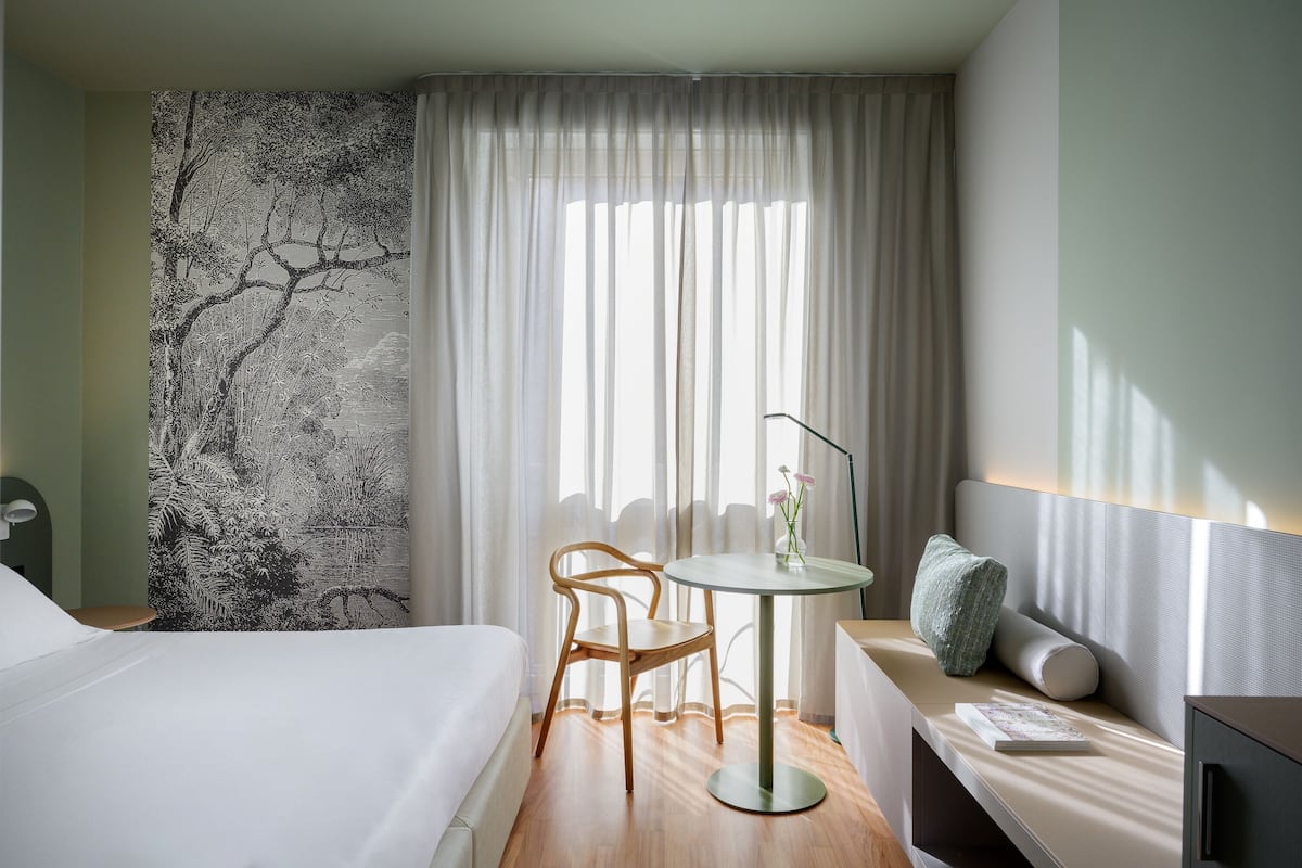 double room | 1 bedroom, premium bedding, down duvets, minibar