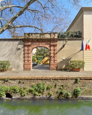 Self-parking (surcharge) 22 per day