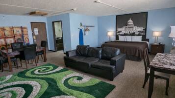 Luxury 1 King Suite with Sofa Non Smoking | Ăquipements de la chambre