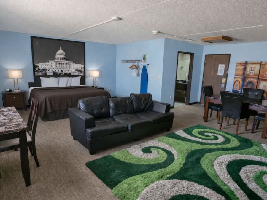 Luxury 1 King Suite with Sofa Non Smoking | Room amenity