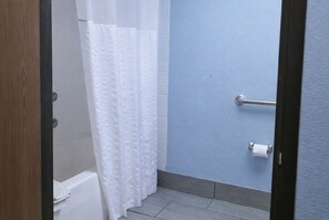 Family Room 3 Queen Beds Oversized Non Smoking  | Bathroom | Separate tub and shower, eco-friendly toiletries, towels - Woodland Inn and Suites Extended Stay (Wichita)