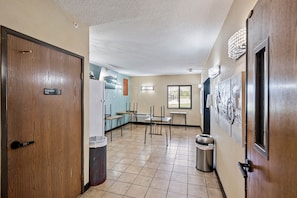 Dining - Woodland Inn and Suites Extended Stay (Wichita)