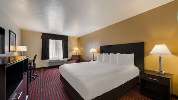 Standardrum - 1 kingsize-sÀng - icke-rökare - kylskÄp | VÀrdeförvaringsskÄp pÄ rummet, skrivbord och strykjÀrn/strykbrÀda