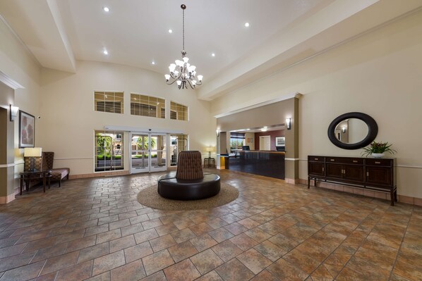 Lobby - Best Western Salinas Valley Inn & Suites (Salinas)